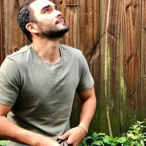 Meet your Posher, Alejandro romo